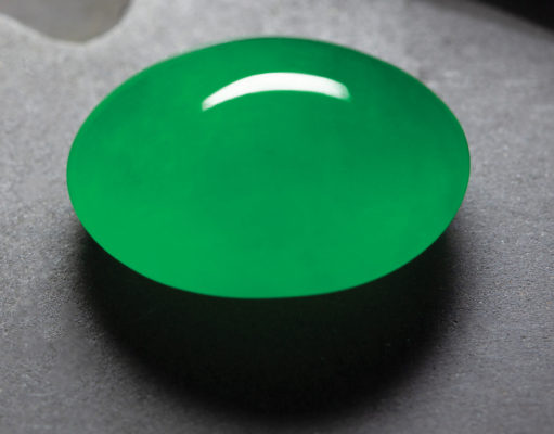 Jade ‒ A Lifetime in Search of Heaven “Imperial Jade” from Myanmar. Specimen: Kiarttichatra Intarungsee. (Photo: Wimon Manorotkul/Lotus Gemology)