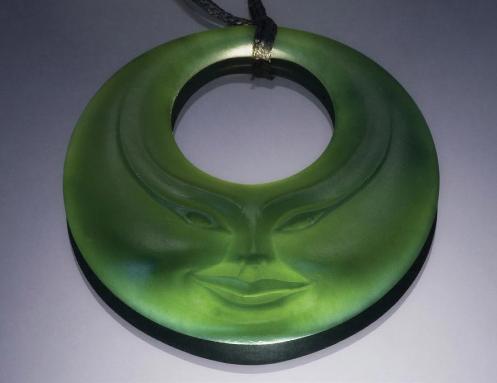 Donn Salt is considered by many to be the top jade carver in New Zealand. This piece, purchased by the author in Auckland, is an example of his work. (Photo: Wimon Manorotkul)