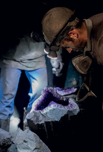 Amethyst miners examine geodes in a mine in Rio Grande do Sul, Brazil. (Photo: Bianca Leone, Vianna Brasil)
