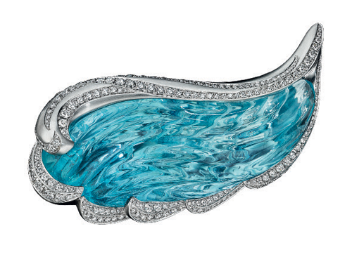 'Angel Wing' brooch featuring a carved natural 91.64-ct aquamarine with diamond accents in 18K gold.