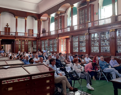 The VII National Gemological Conference Attendees of the IGR in the Memorial Hall in the Royal Mineralogical Museum, in Naples.